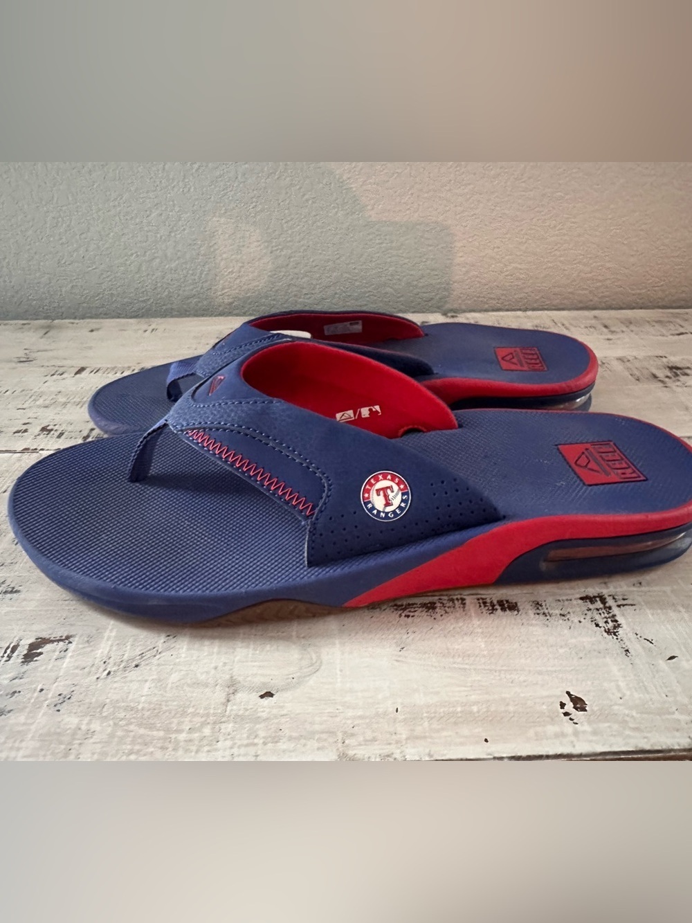 Reef Texas Rangers MLB Flip Flops Men’s 13 Bottle Opener Sandals